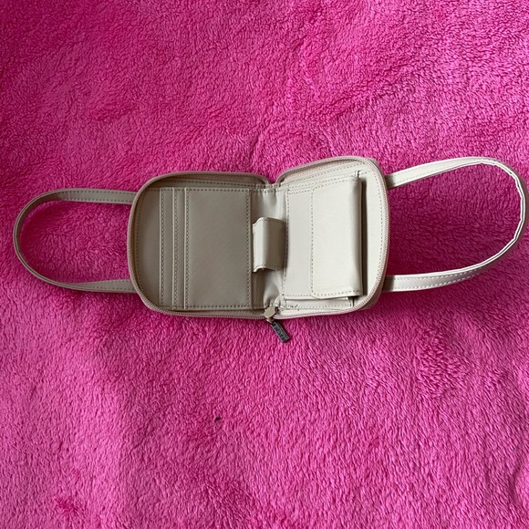 Kenneth Cole Reaction mini purse/wallet. - Picture 5 of 5